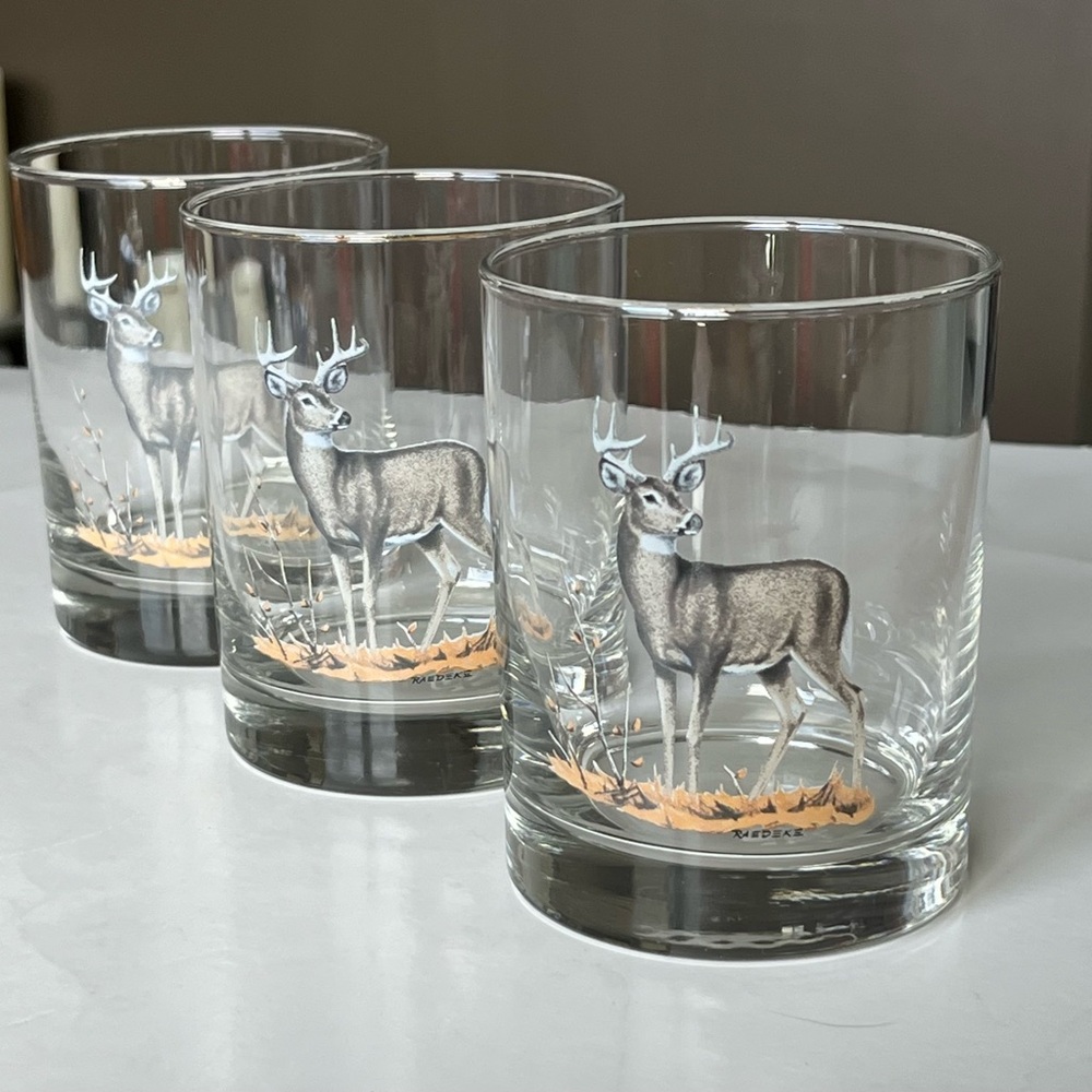 Set/3 glasses “Changing Seasons” signed by artist Jerry Raedeke, whitetail deer